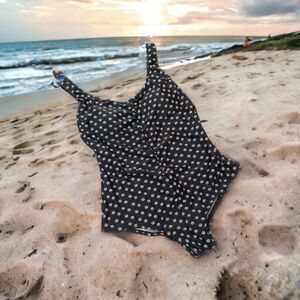 Island Pearls Bathing Suit Size 16 Molded Bra Swimwear Black w/Seashells Design